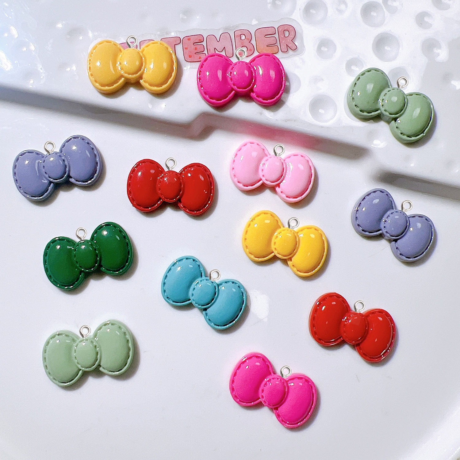 จี้เรซิ่นรูปโบว์การ์ตูนน่ารัก  - Resin Art Necklace บทวิจารณ์และราคา