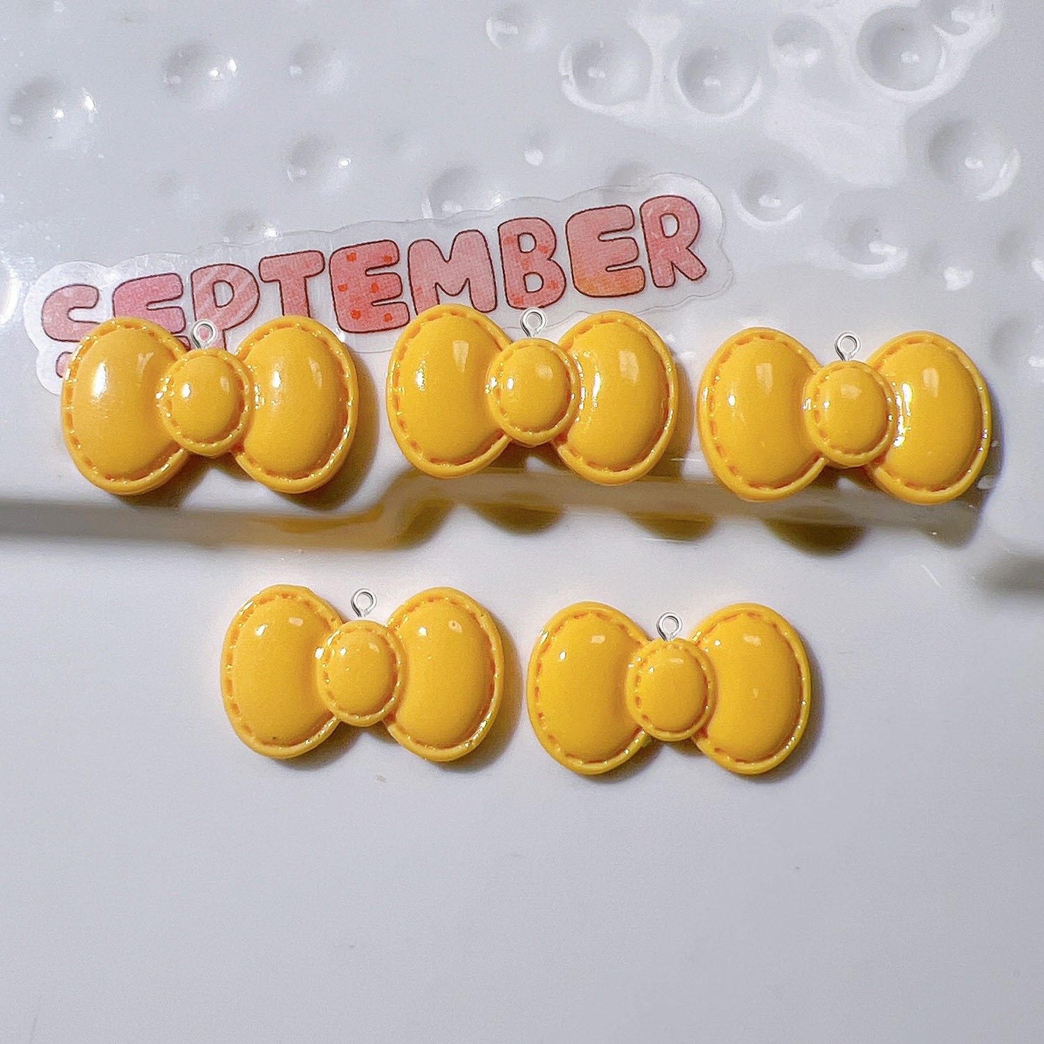 จี้เรซิ่นรูปโบว์การ์ตูนน่ารัก  - Resin Art Necklace บทวิจารณ์และราคา