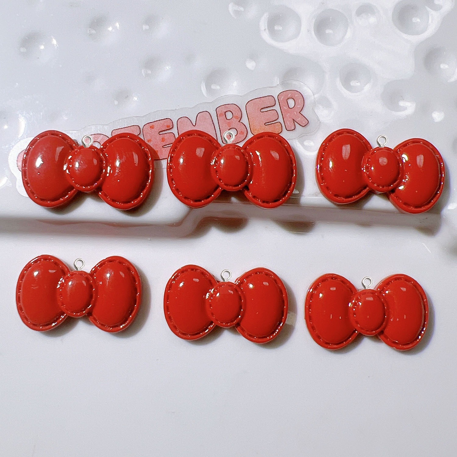 จี้เรซิ่นรูปโบว์การ์ตูนน่ารัก  - Resin Art Necklace บทวิจารณ์และราคา